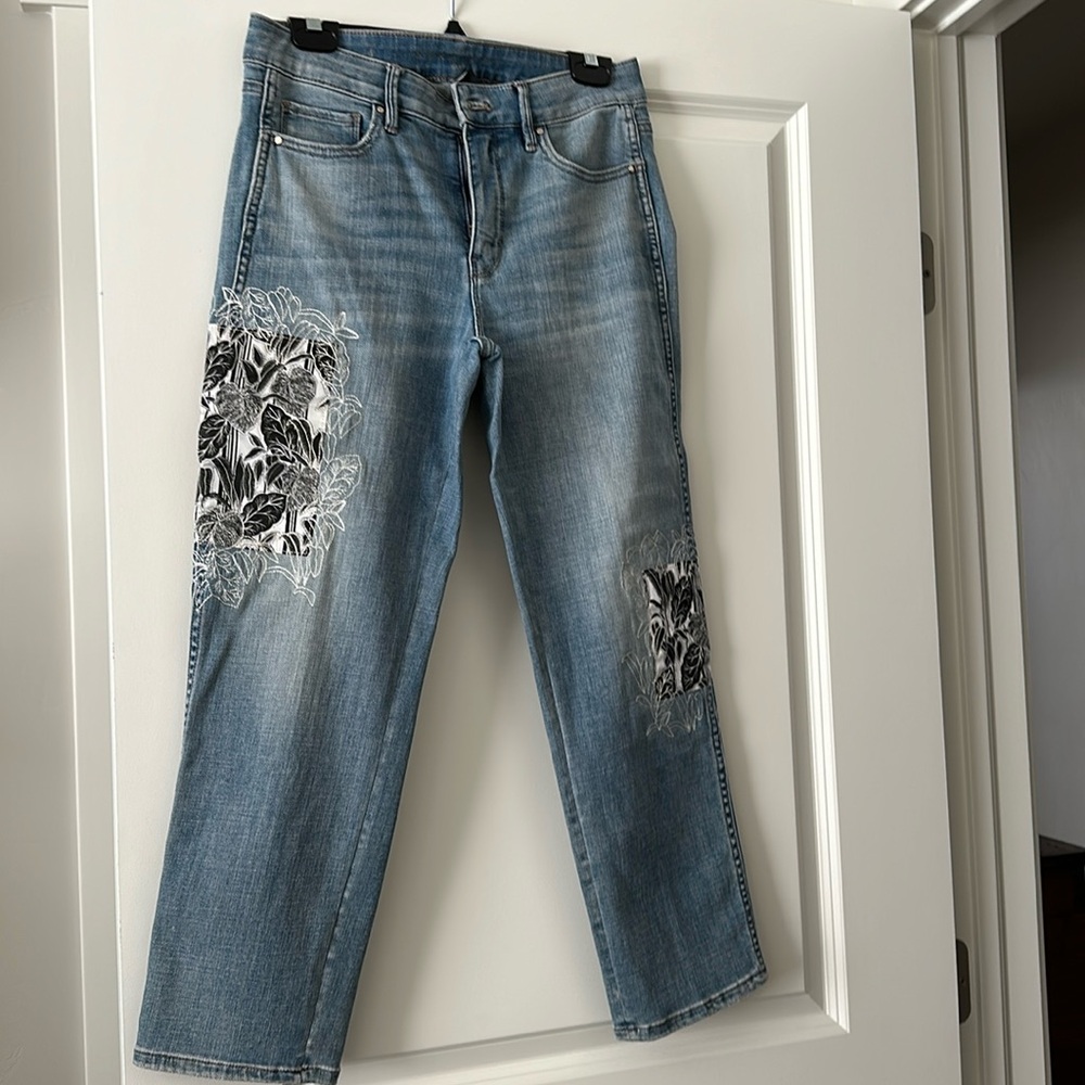 White House Black Market Capris